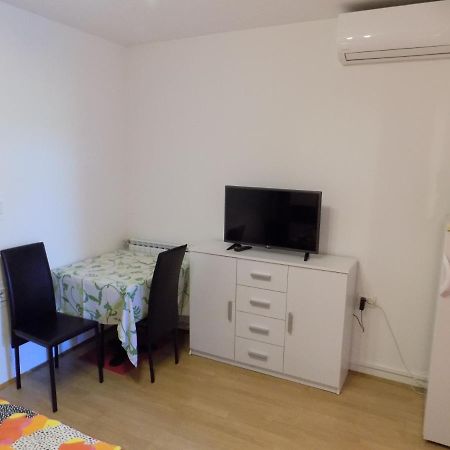 Oriella Apartmans And Room Novigrad Istria Kültér fotó