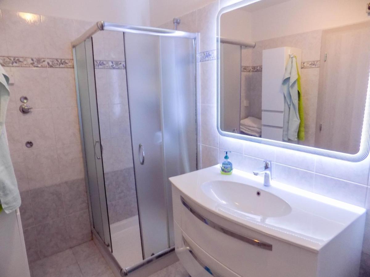 Oriella Apartmans And Room Novigrad Istria Kültér fotó