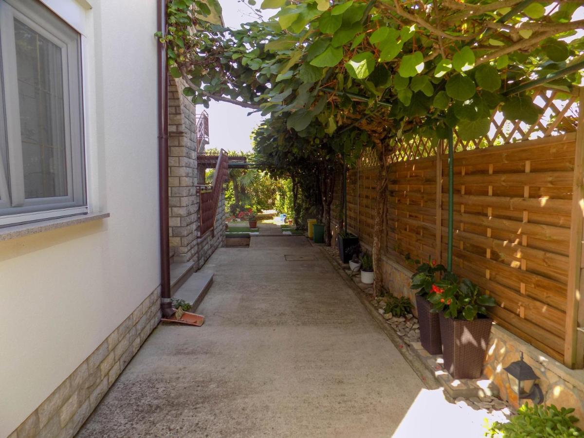 Oriella Apartmans And Room Novigrad Istria Kültér fotó