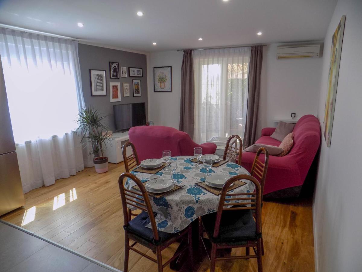 Oriella Apartmans And Room Novigrad Istria Kültér fotó