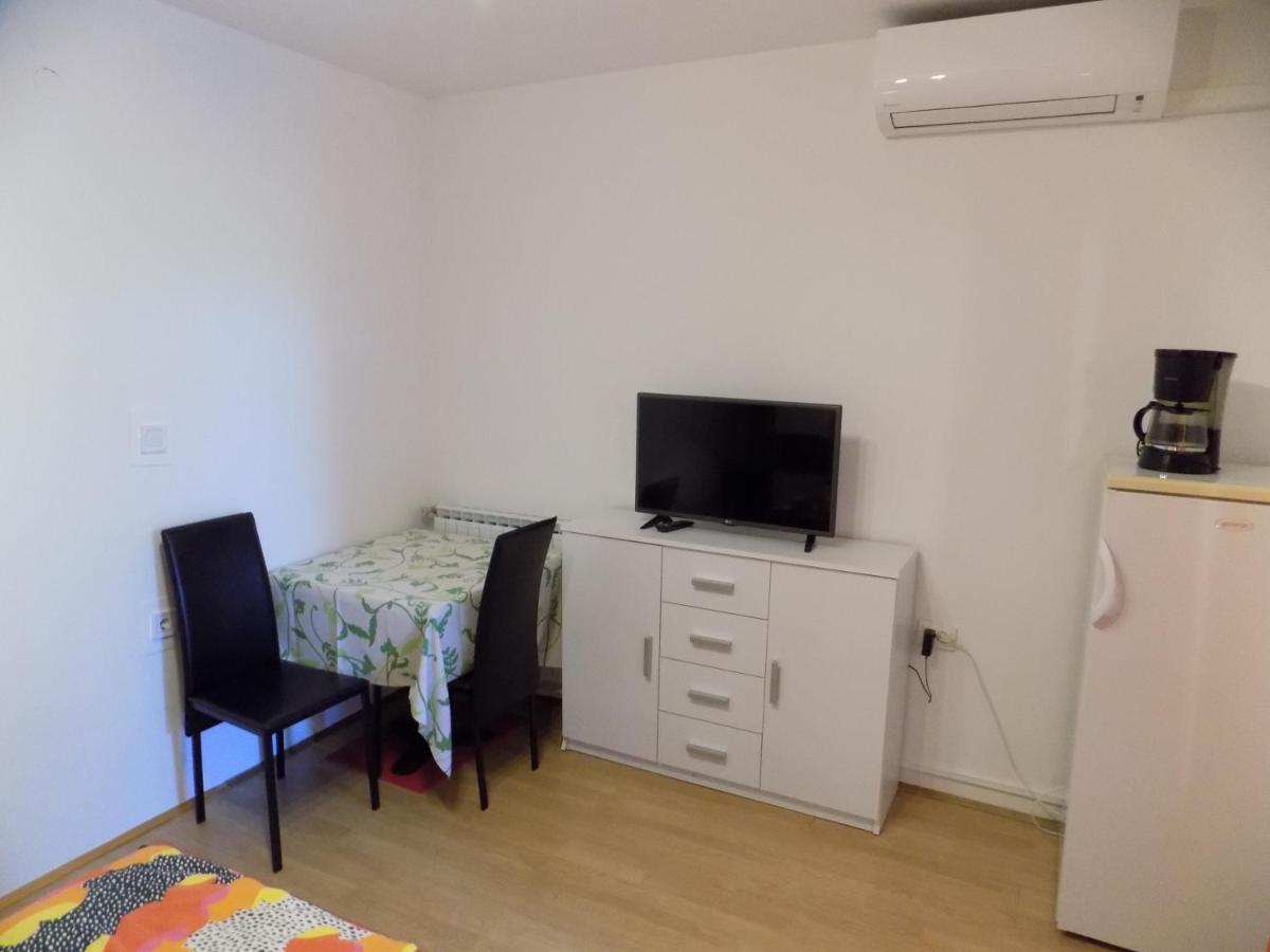 Oriella Apartmans And Room Novigrad Istria Kültér fotó